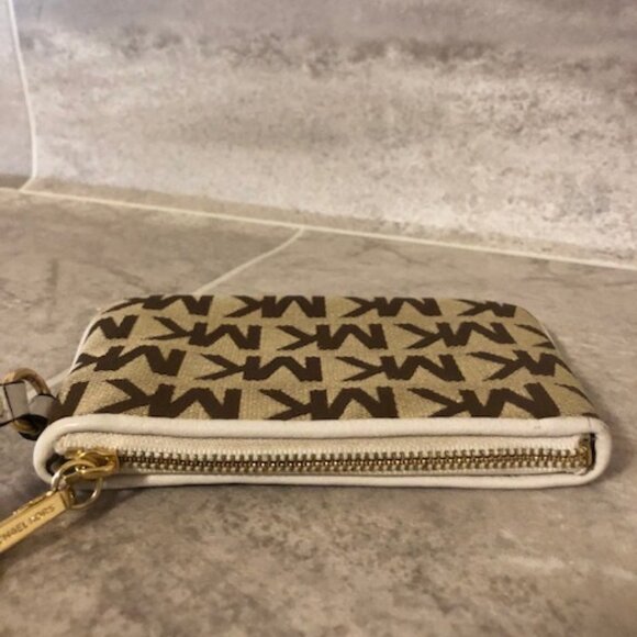 Michael Kors monogrammed wristlet EUC - Picture 10 of 14